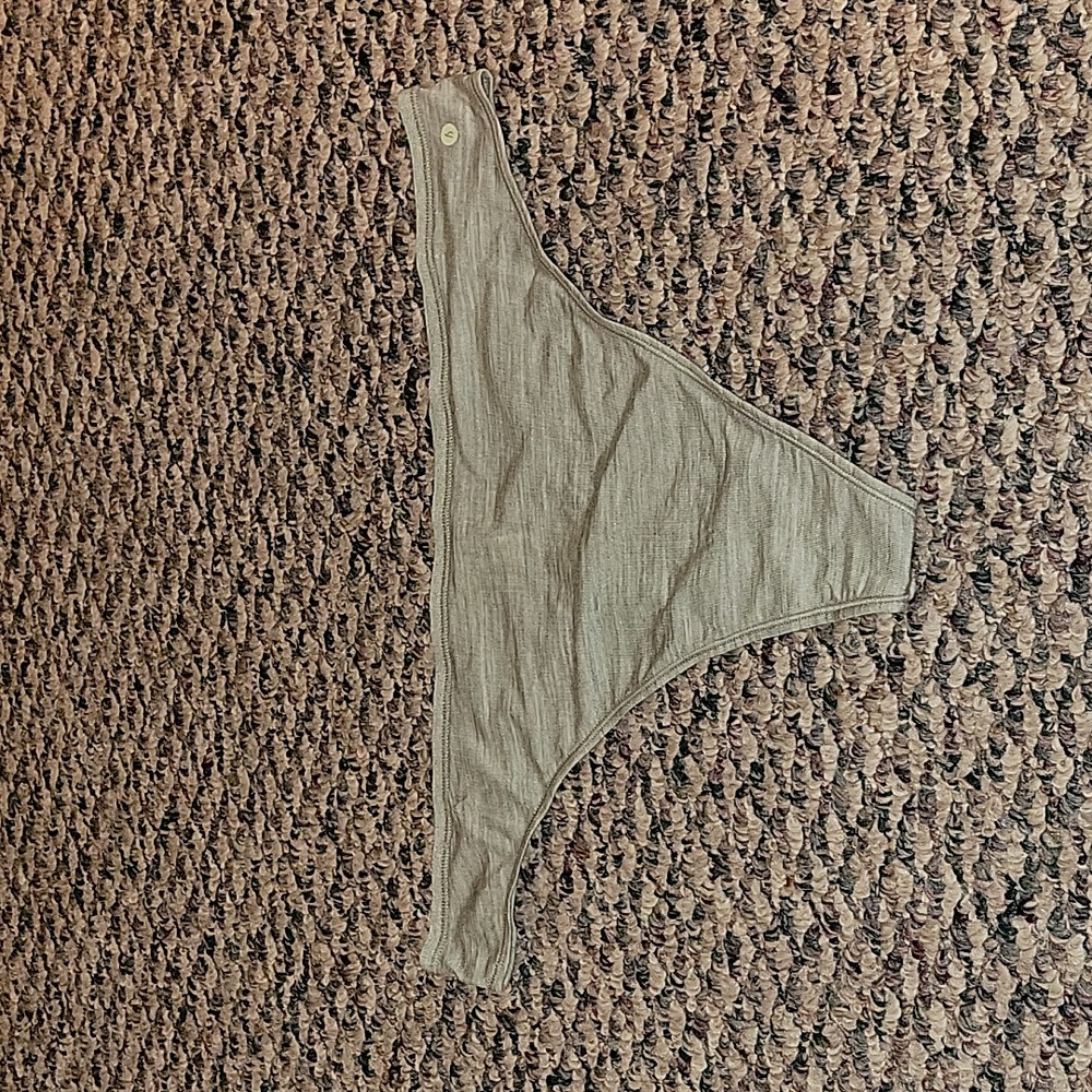 NWT All birds green thong